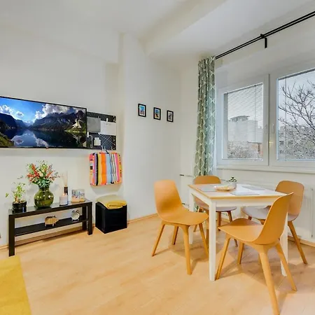 Compact And Snug In Old Town *