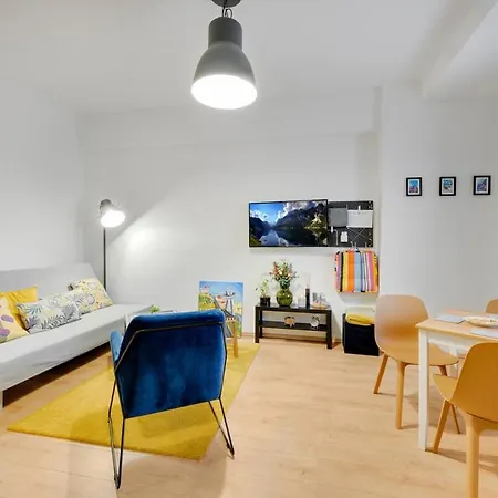 Compact And Snug In Old Town * ברטיסלאבה