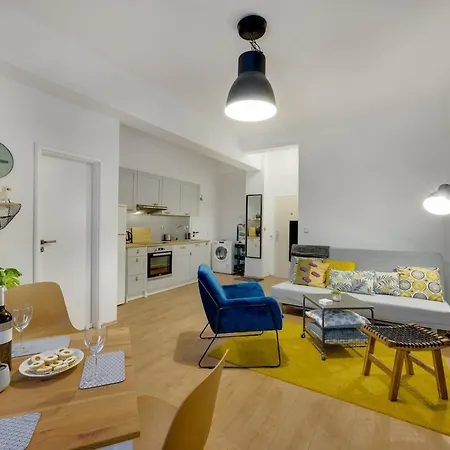 Apartment Compact And Snug In Old Town Pressburg