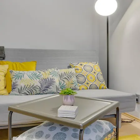 Apartment Compact And Snug In Old Town